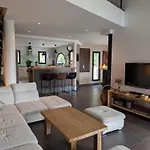 Holiday home Maison Elegante Avec Piscine Privative, Jardin Clos Et Animaux Admis - Fr-1-653-279 Soyaux