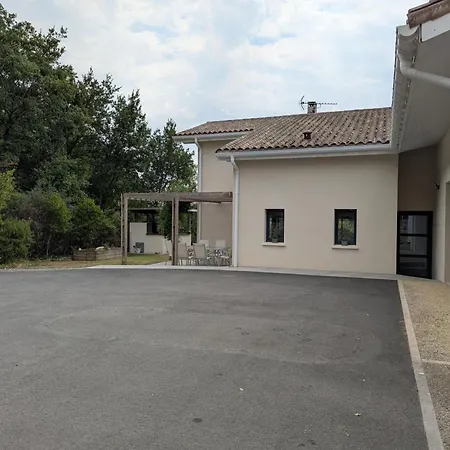 Maison Elegante Avec Piscine Privative, Jardin Clos Et Animaux Admis - Fr-1-653-279