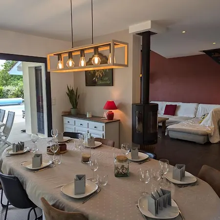 Maison Moderne Avec Piscine Privée, Terrasse Ensoleillée Et Parking - Fr-1-653-279 Soyaux