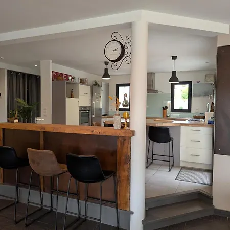 Maison Elegante Avec Piscine Privative, Jardin Clos Et Animaux Admis - Fr-1-653-279 펜션 *