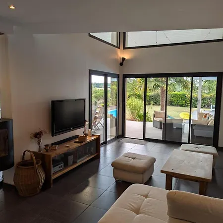 Maison Elegante Avec Piscine Privative, Jardin Clos Et Animaux Admis - Fr-1-653-279 * Soyaux