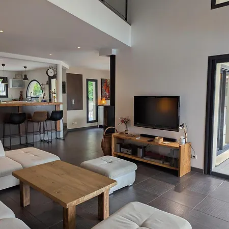 Maison Elegante Avec Piscine Privative, Jardin Clos Et Animaux Admis - Fr-1-653-279 펜션 Soyaux