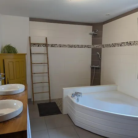 Дом отдыха Maison Elegante Avec Piscine Privative, Jardin Clos Et Animaux Admis - Fr-1-653-279 *