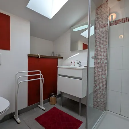 Maison Moderne Avec Piscine Privée, Terrasse Ensoleillée Et Parking - Fr-1-653-279 Séjour à la campagne *